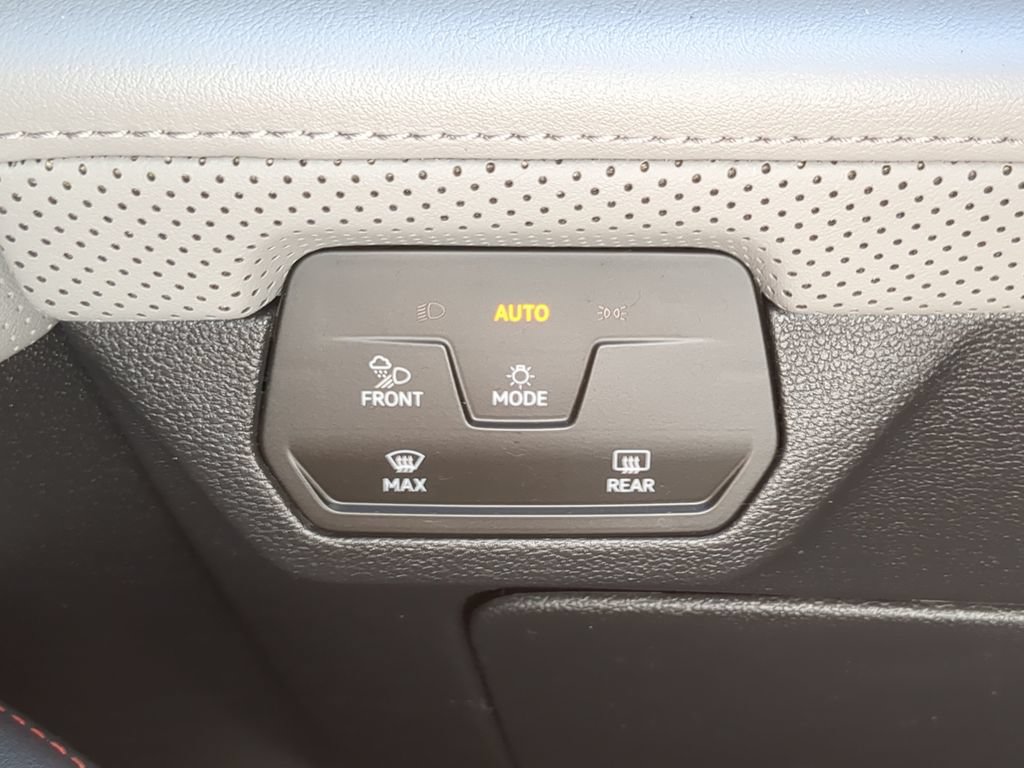 Certified 2024 Volkswagen Atlas Peak Edition SE AWD/4WD image 29