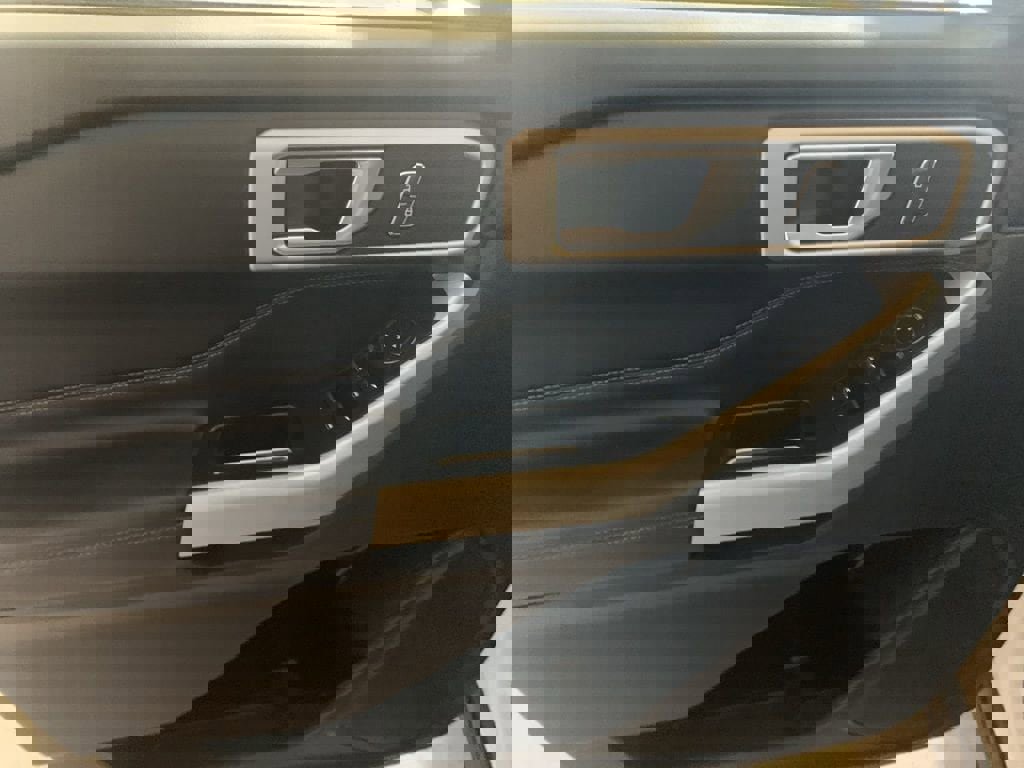 Used 2020 Ford Explorer XLT w/ Equipment Group 202A image 12