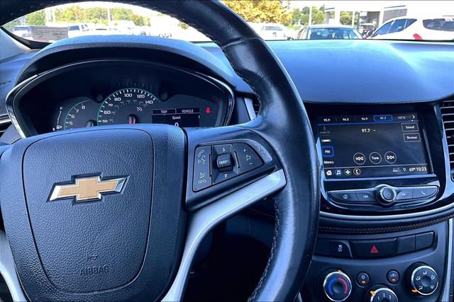 Used 2019 Chevrolet Trax LT w/ LT Convenience Package AWD/4WD image 11