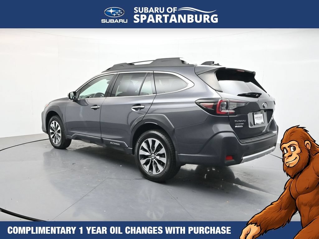Used 2023 Subaru Outback Touring AWD/4WD image 6