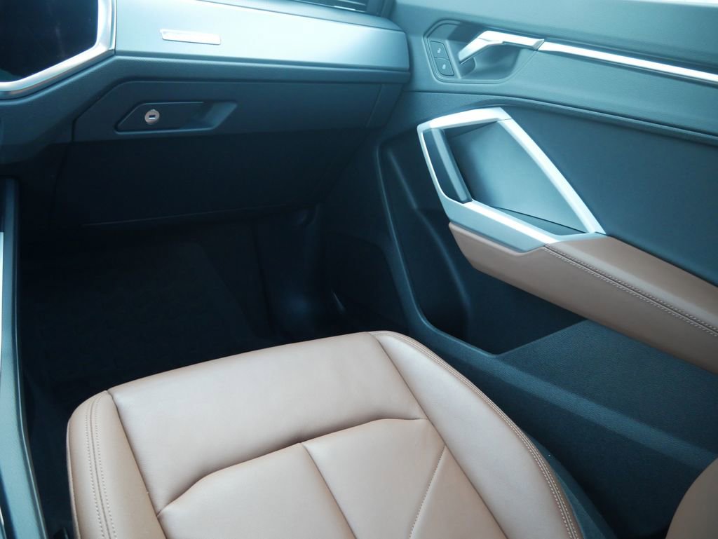 Used 2023 Audi Q3 2.0T Premium w/ Convenience Package image 37