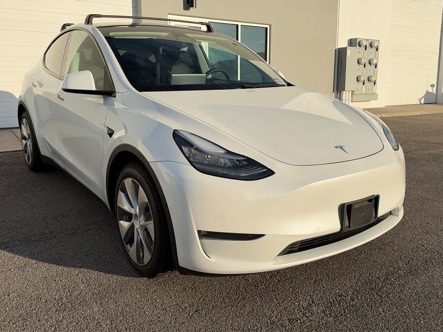 Used 2020 Tesla Model Y Long Range AWD/4WD image 1