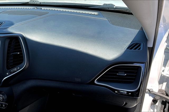 Used 2023 Jeep Cherokee Altitude Lux image 23