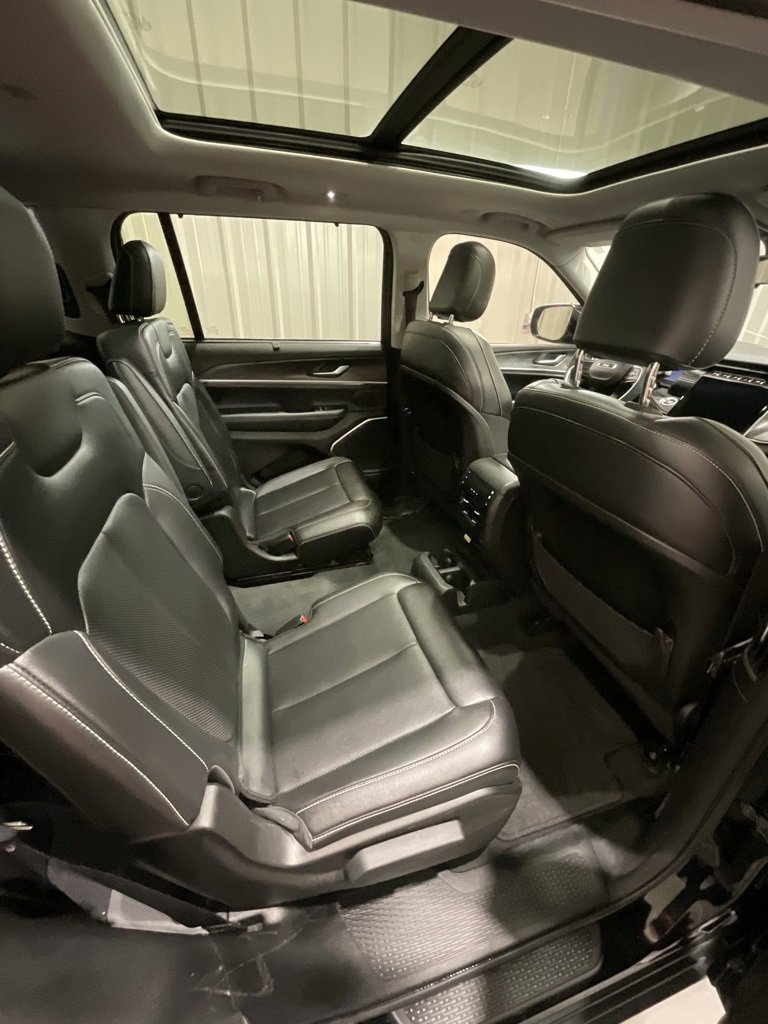 Used 2023 Jeep Grand Cherokee L Limited w/ Luxury Tech Group II image 14