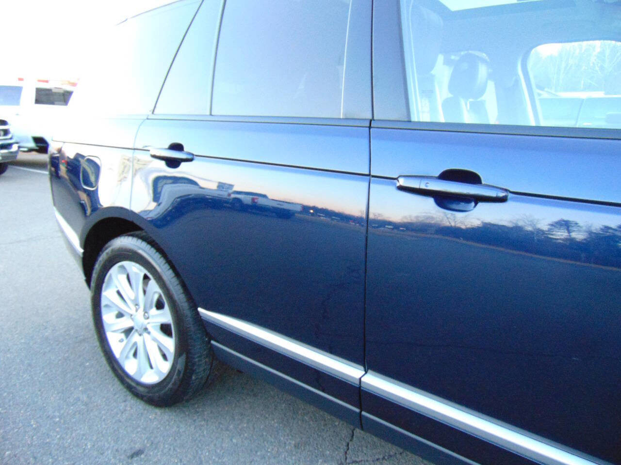 Used 2017 Land Rover Range Rover HSE image 39