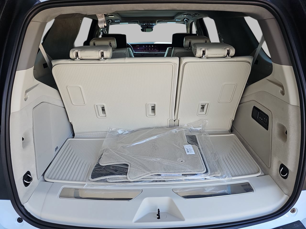 New 2026 Cadillac Escalade Platinum Sport w/ LPO, ONYX Package AWD/4WD image 13