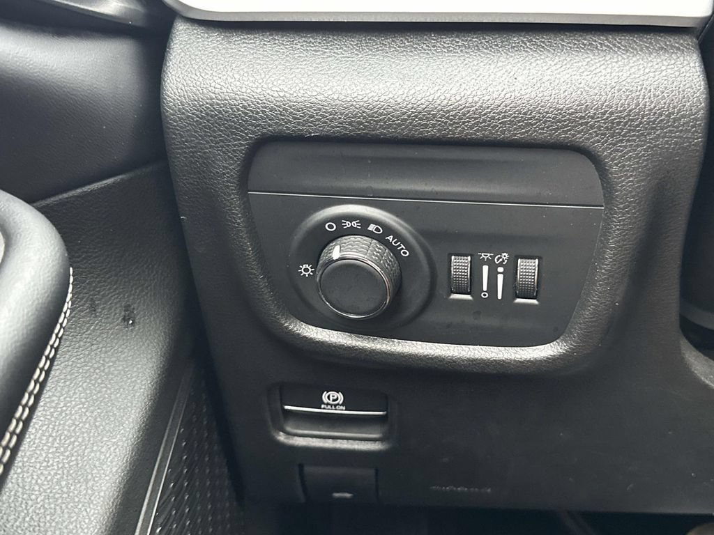 Used 2023 Jeep Grand Cherokee L Laredo w/ Luxury Tech Group I AWD/4WD image 31
