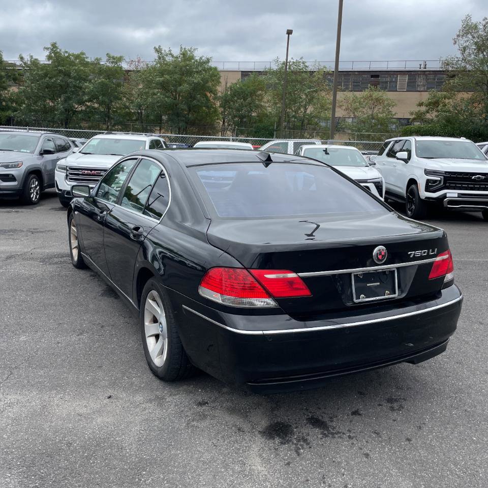 Used 2007 BMW 750i RWD image 10