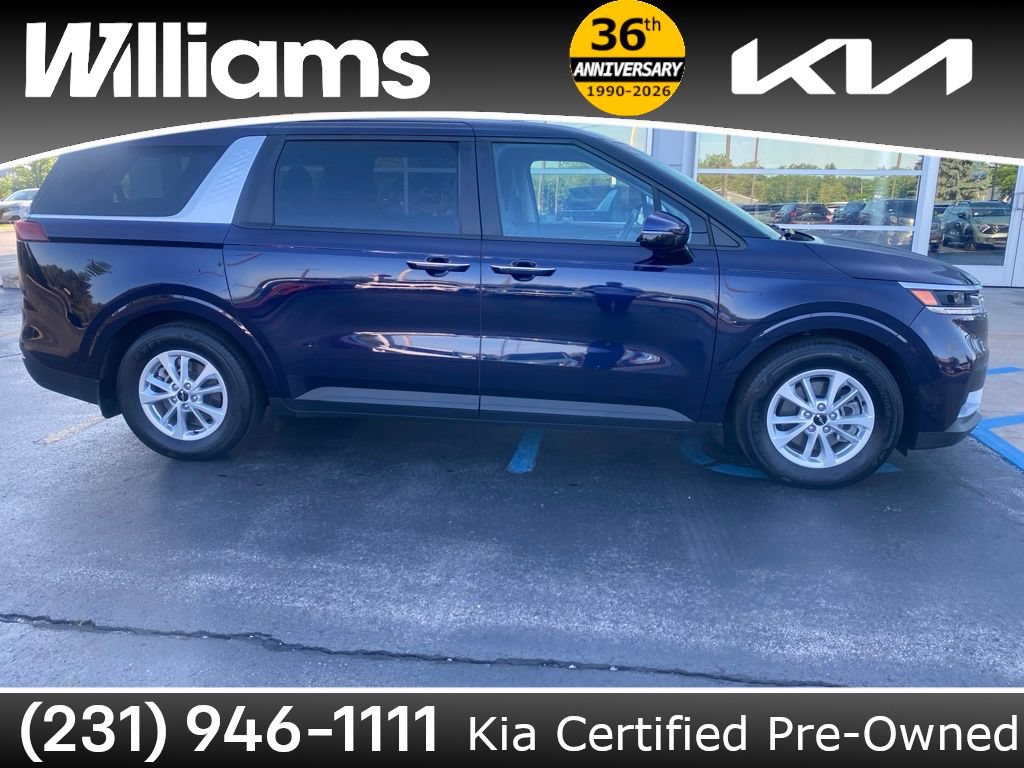 Used 2024 Kia Carnival LX FWD image 1