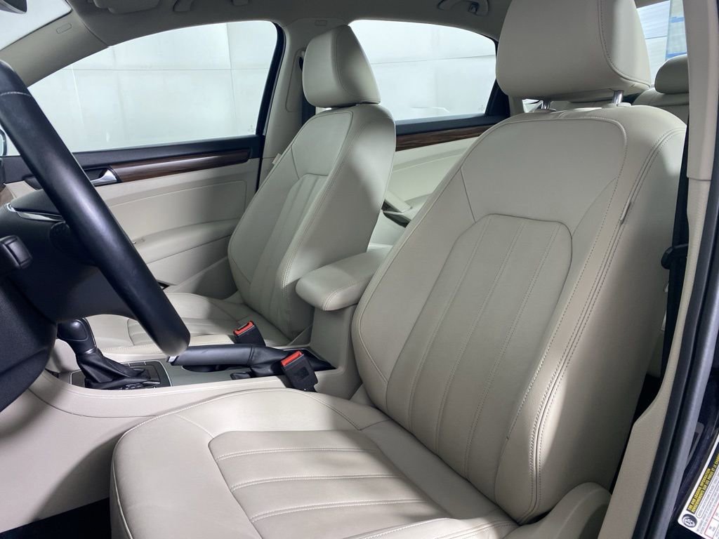 Used 2020 Volkswagen Passat 2.0T SEL image 12