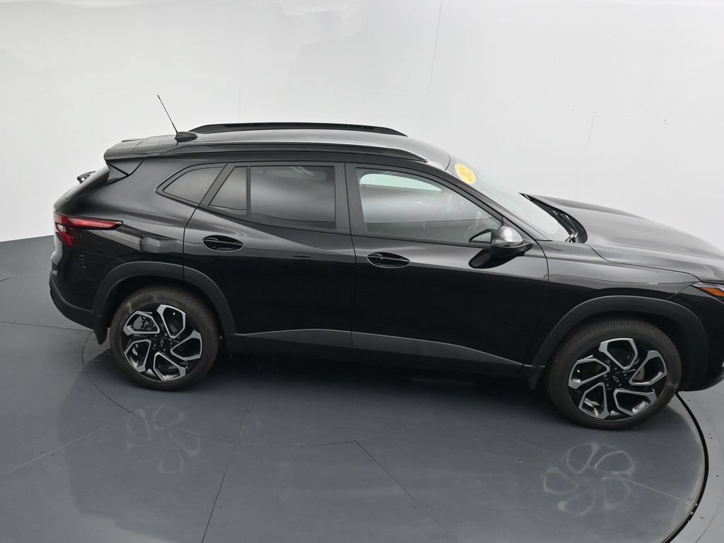 Used 2025 Chevrolet Trax RS w/ Driver Confidence Package FWD image 31