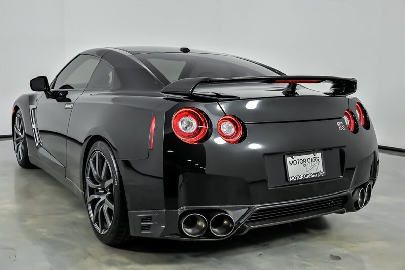 Used 2015 Nissan GT-R Premium AWD/4WD image 7