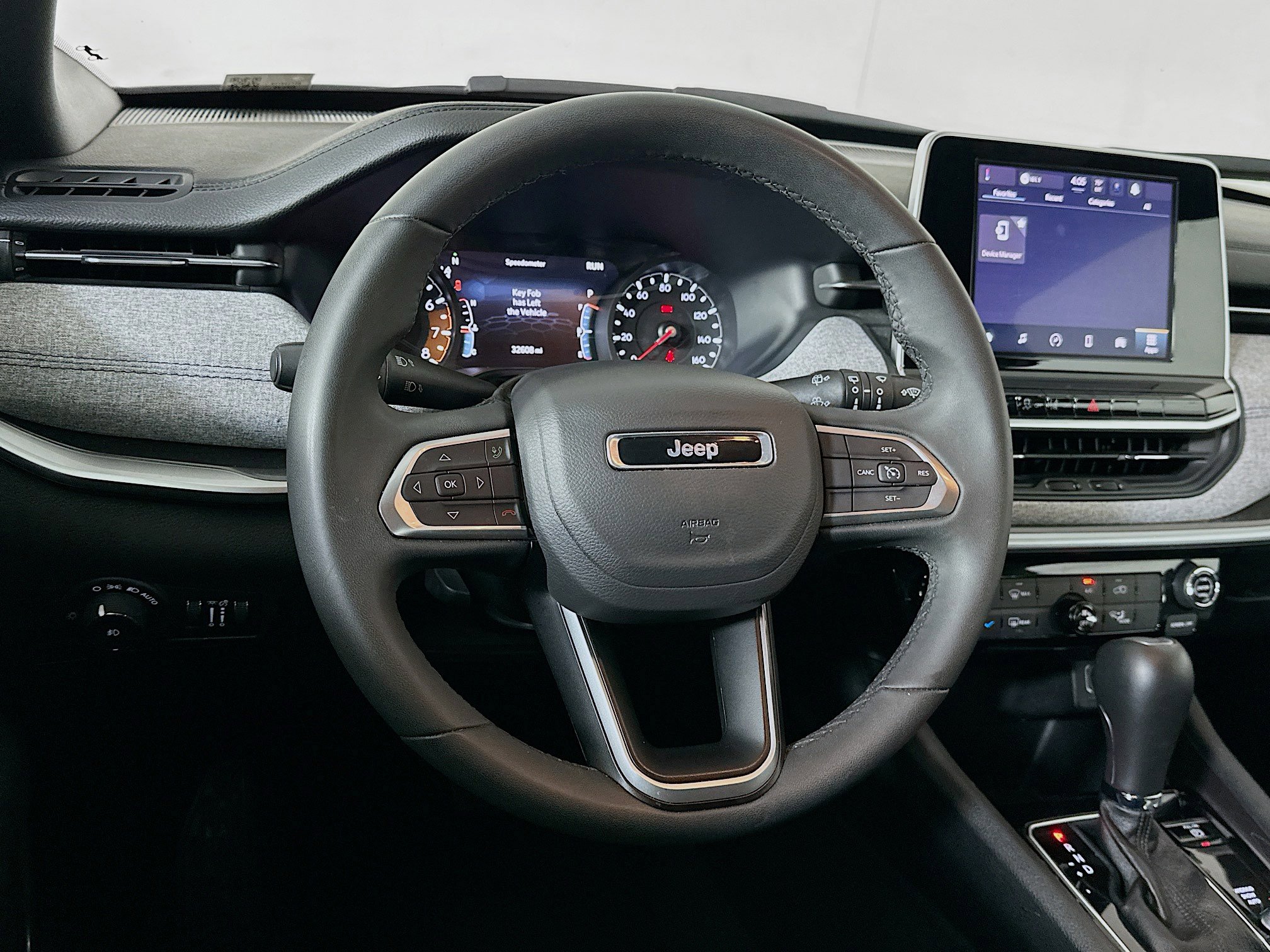 Used 2025 Jeep Compass Latitude image 17