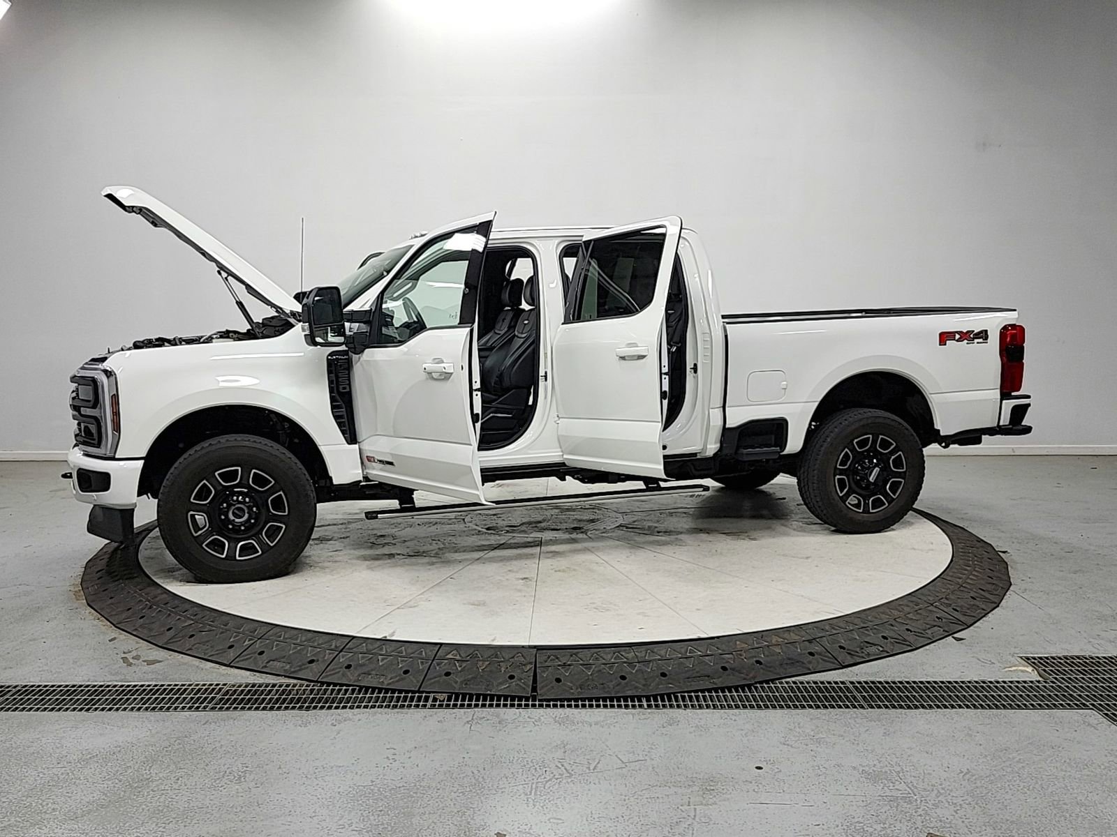 Used 2025 Ford F250 Platinum image 12