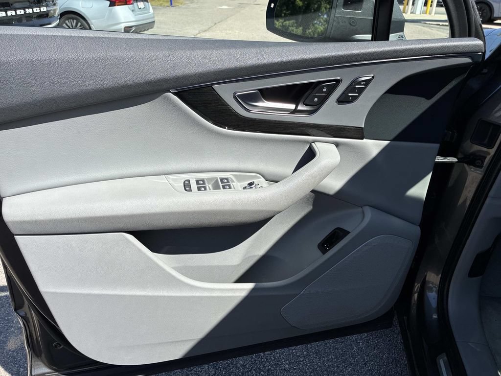 Used 2019 Audi Q7 2.0T Premium AWD/4WD image 23