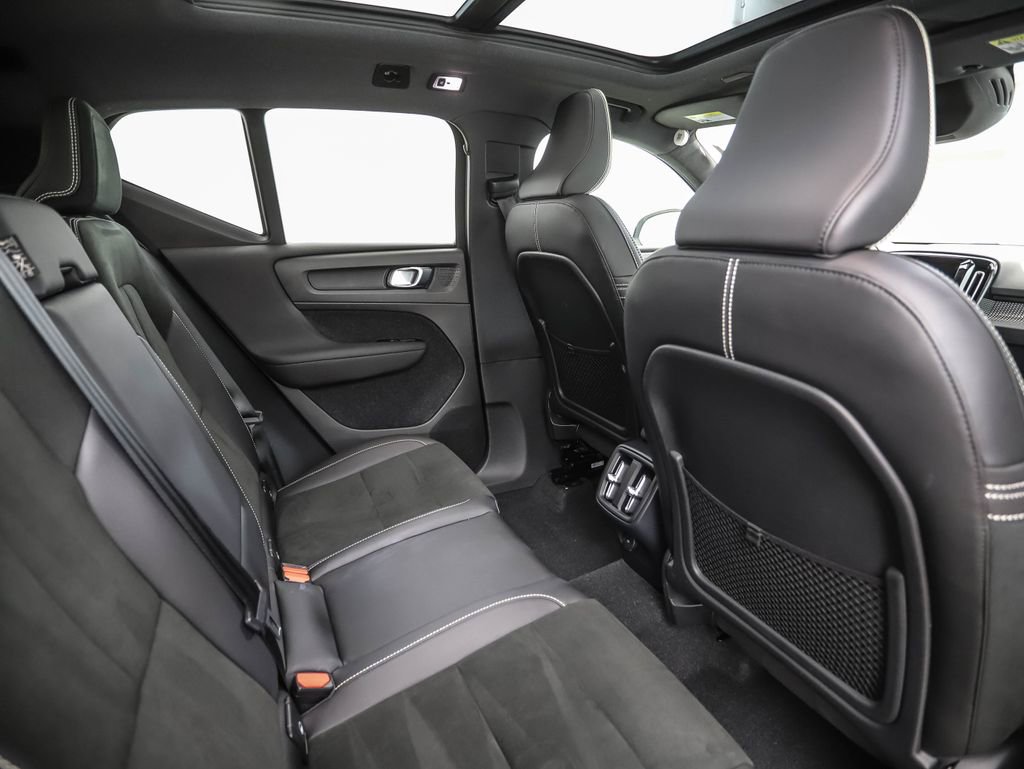 Used 2021 Volvo XC40 T5 R-Design w/ Protection Package Premier image 26