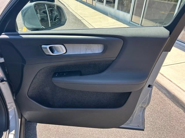 Used 2025 Volvo XC40 B5 Core AWD/4WD image 14