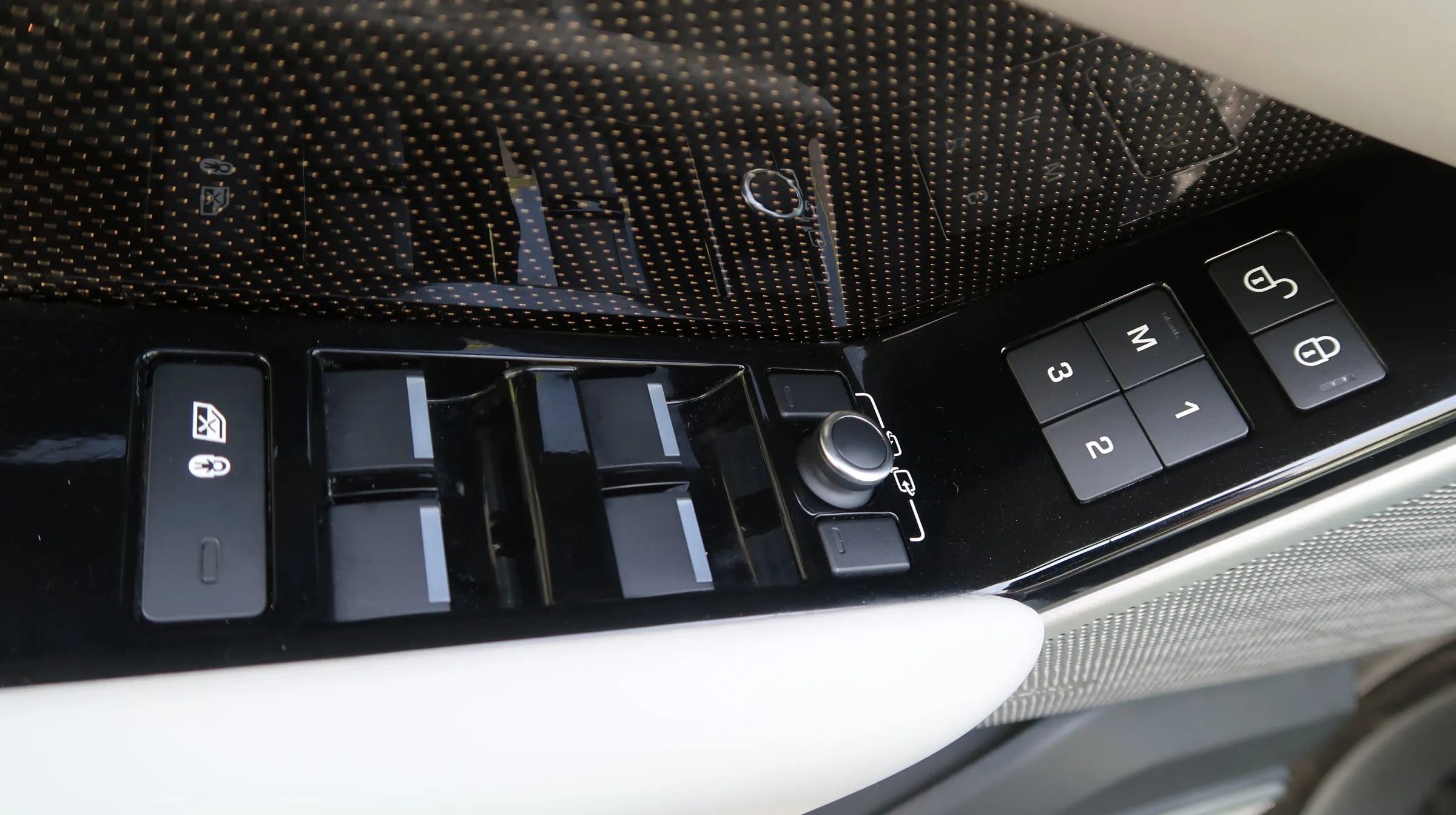 Used 2018 Land Rover Range Rover Velar image 28