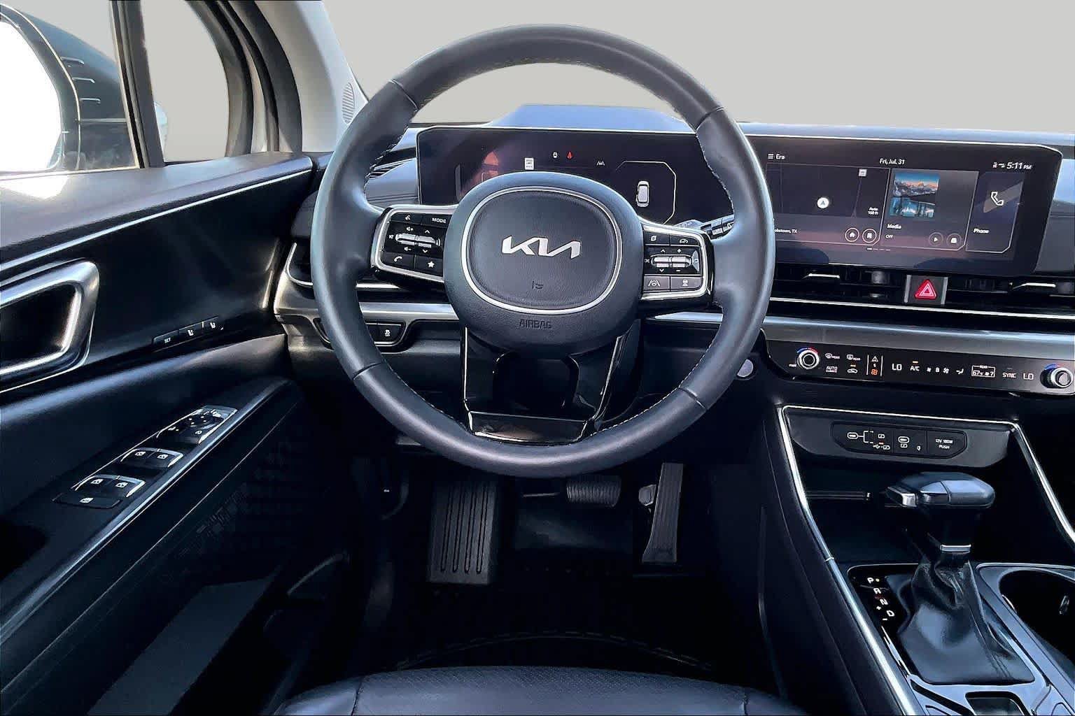 Certified 2025 Kia Carnival SX Prestige FWD image 6