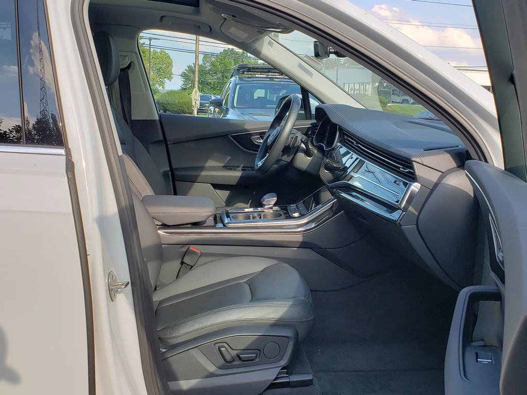 Used 2023 Audi Q7 3.0T Premium w/ Convenience Package AWD/4WD image 17