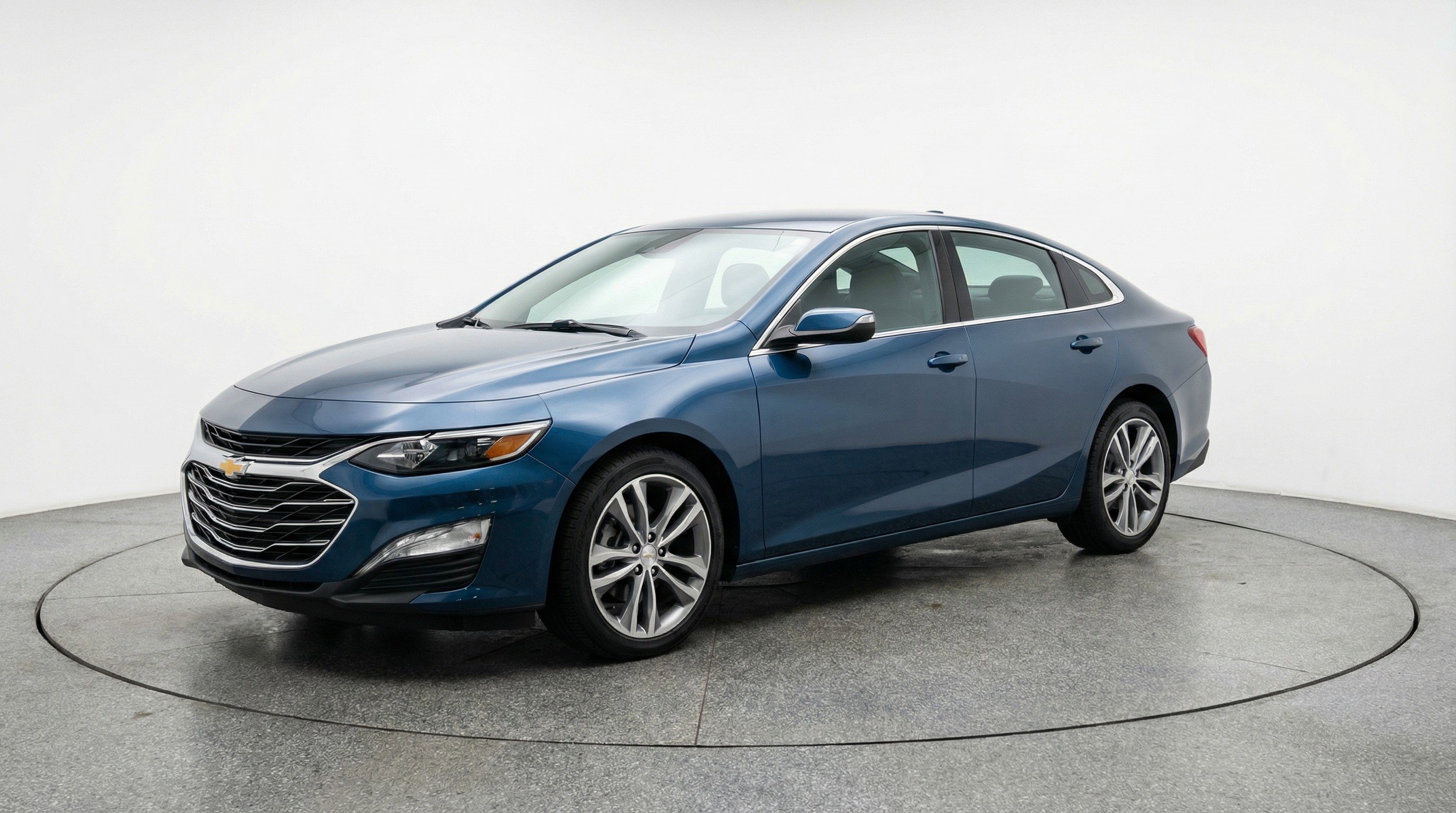 Used 2024 Chevrolet Malibu LT image 3