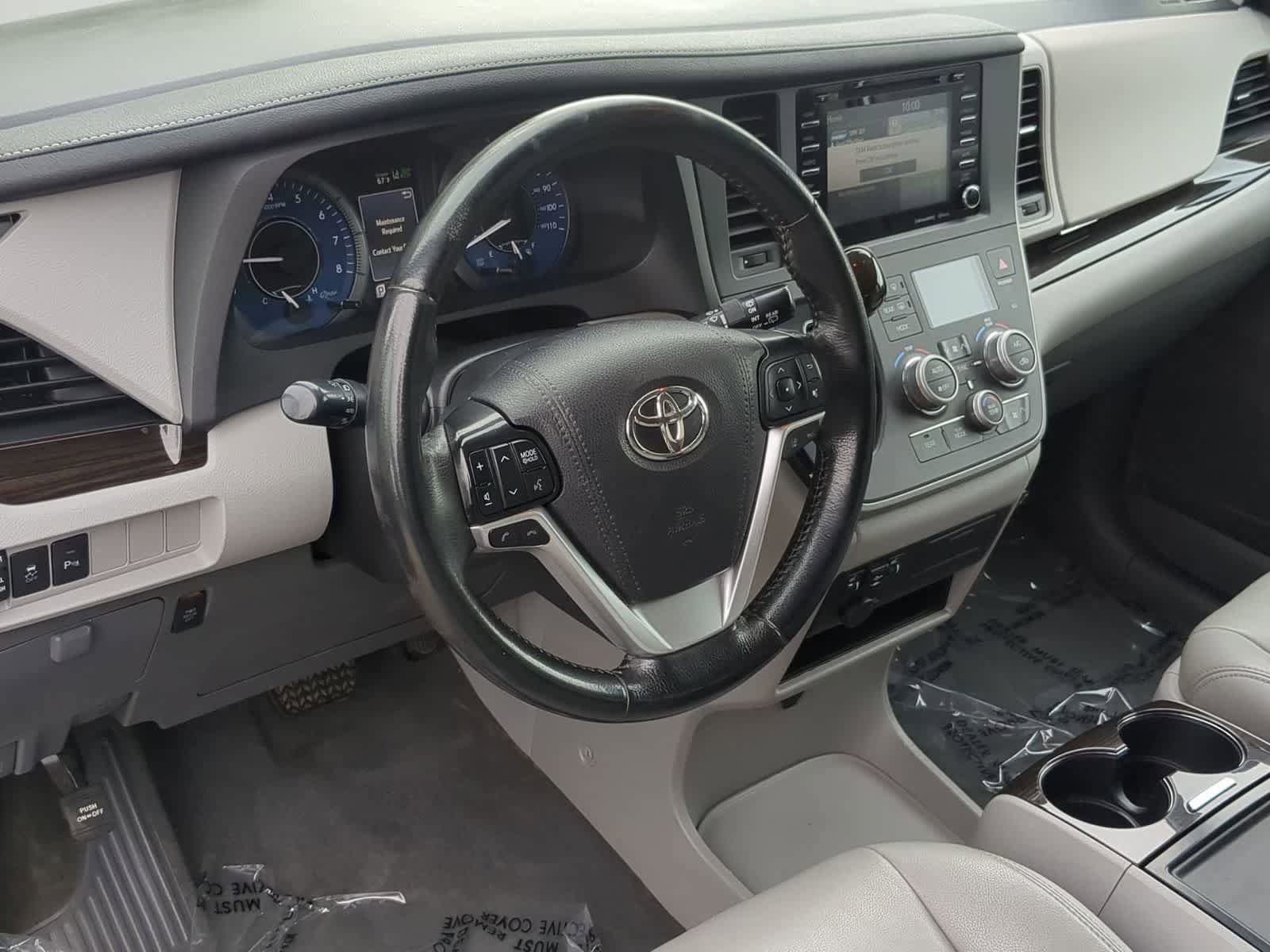 Used 2020 Toyota Sienna XLE w/ XLE Navigation Package FWD image 10