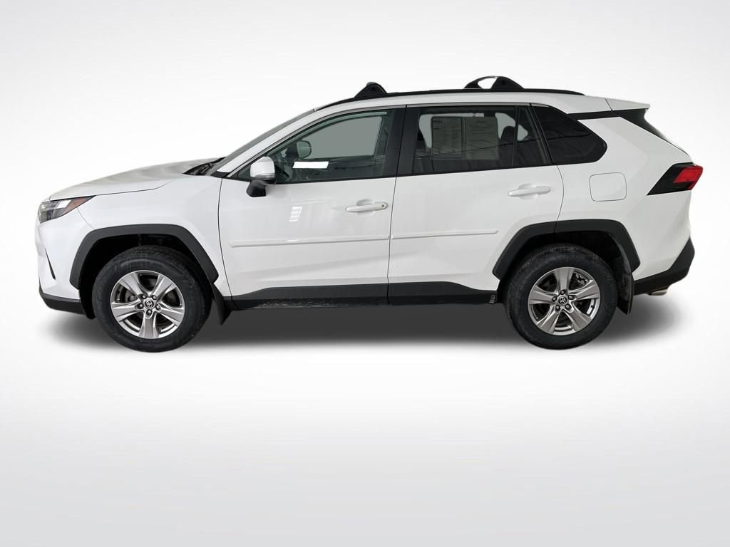 Used 2022 Toyota RAV4 XLE w/ Convenience Package image 2