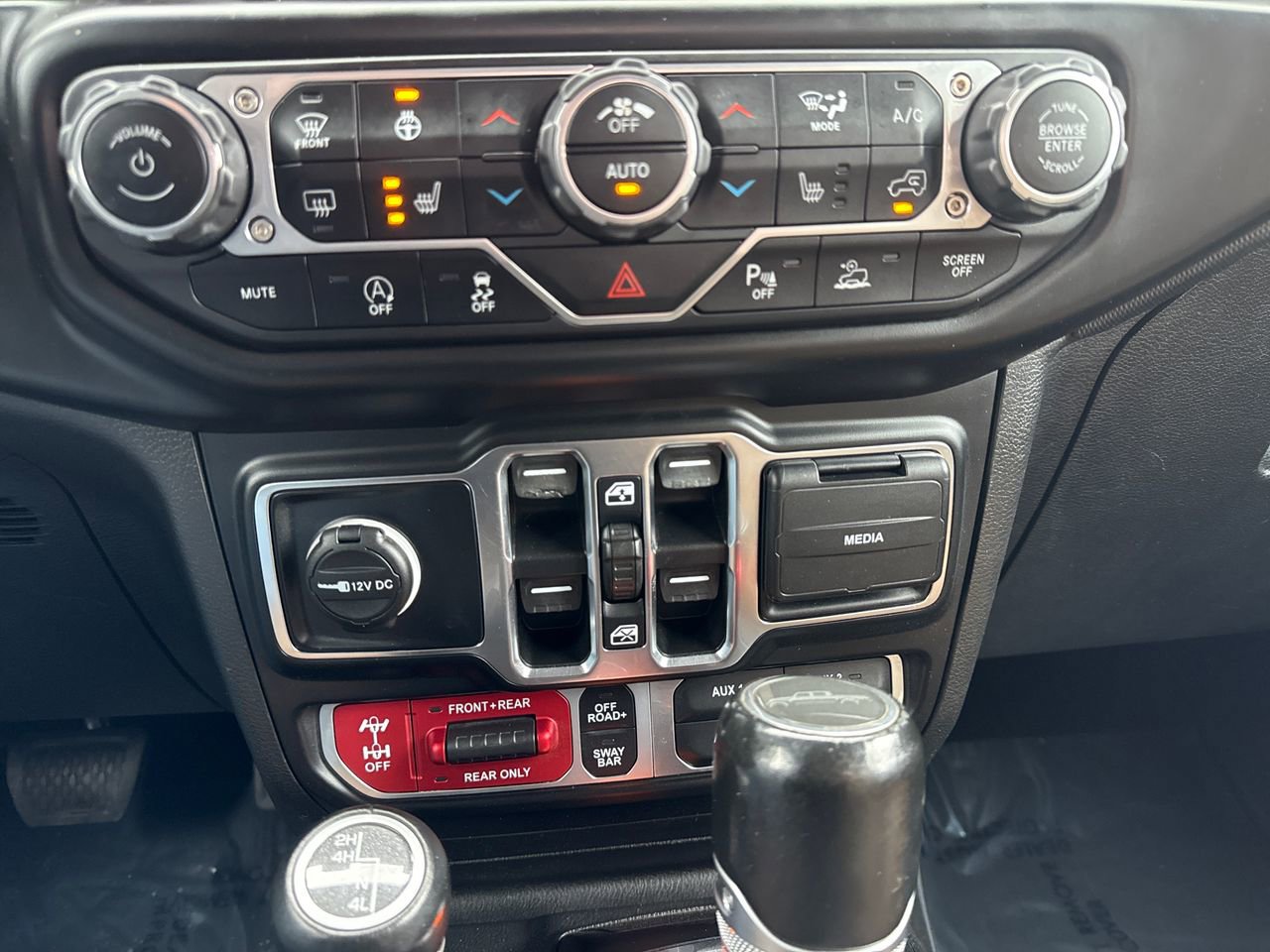 Used 2021 Jeep Gladiator Rubicon w/ Uconnect 4C Nav & Sound Group image 24