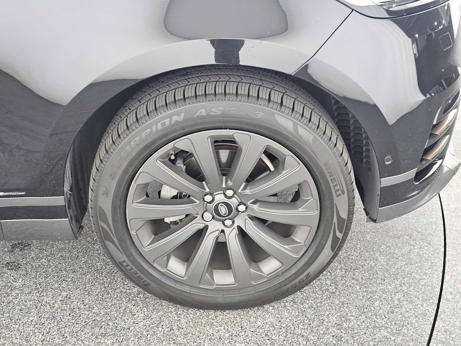 Used 2018 Land Rover Range Rover Velar R-Dynamic SE AWD/4WD image 9