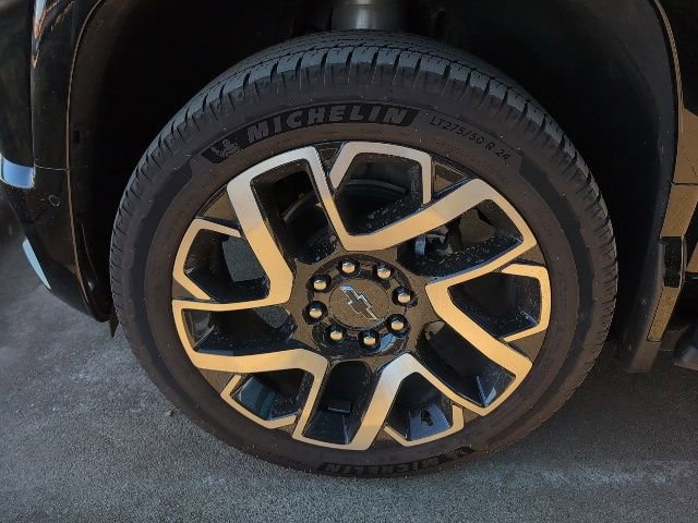 New 2024 Chevrolet Silverado EV RST image 3