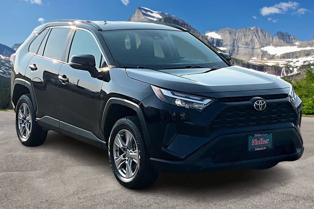 Used 2025 Toyota RAV4 XLE AWD/4WD image 12