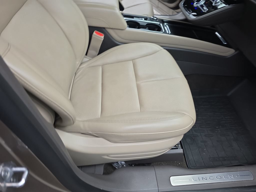 Used 2020 Lincoln Corsair FWD w/ Premium Package image 12