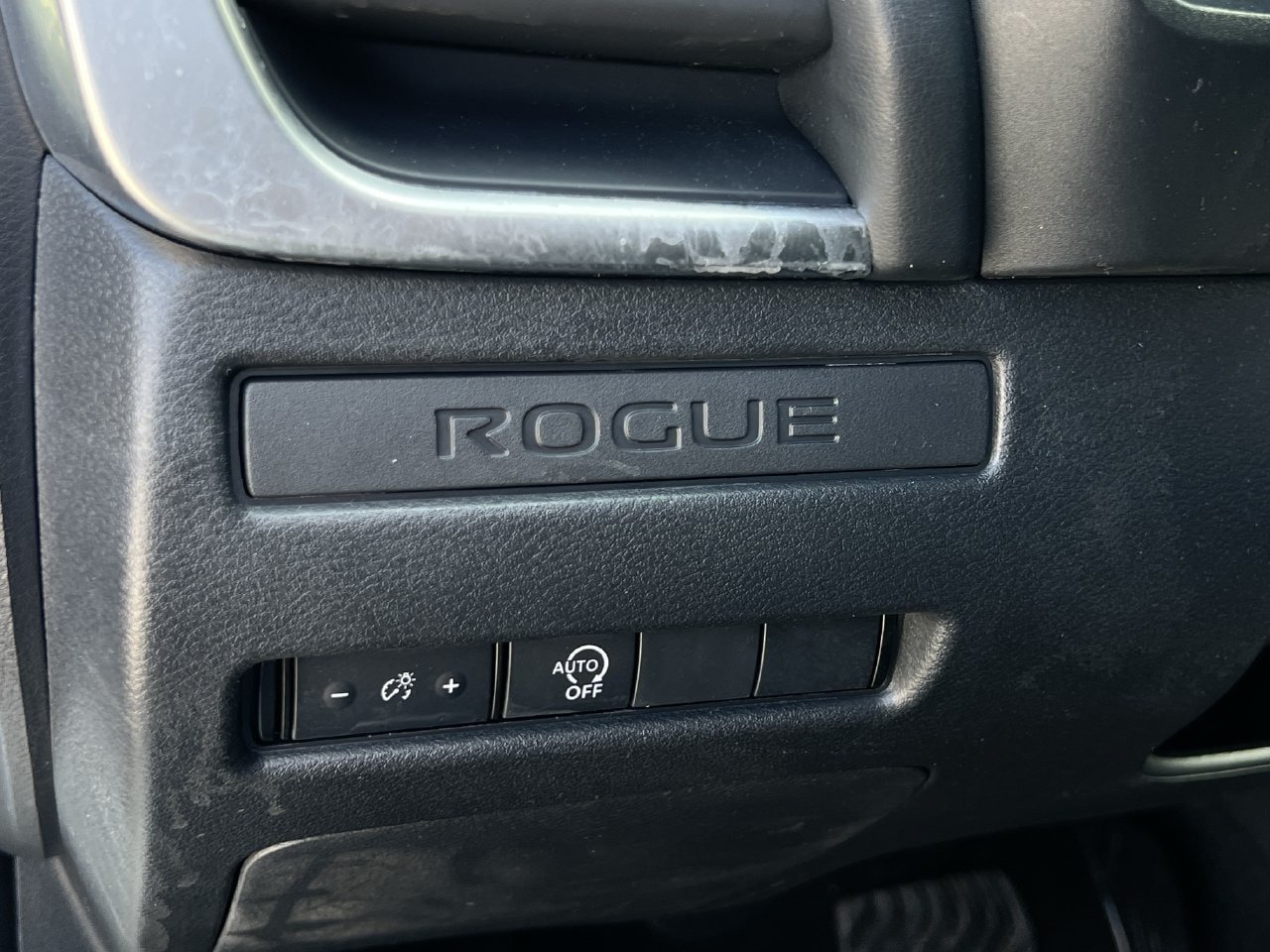 Used 2026 Nissan Rogue S FWD image 10