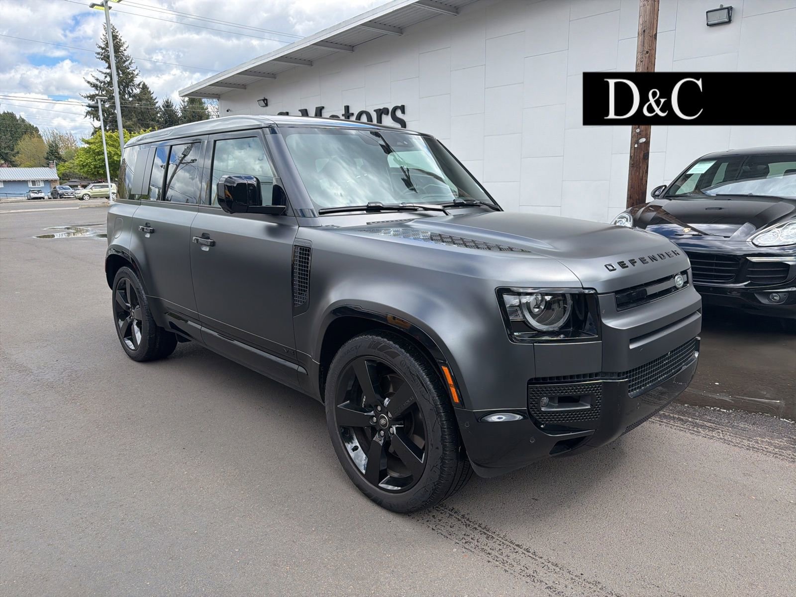 Used 2025 Land Rover Defender 110 V8 image 1
