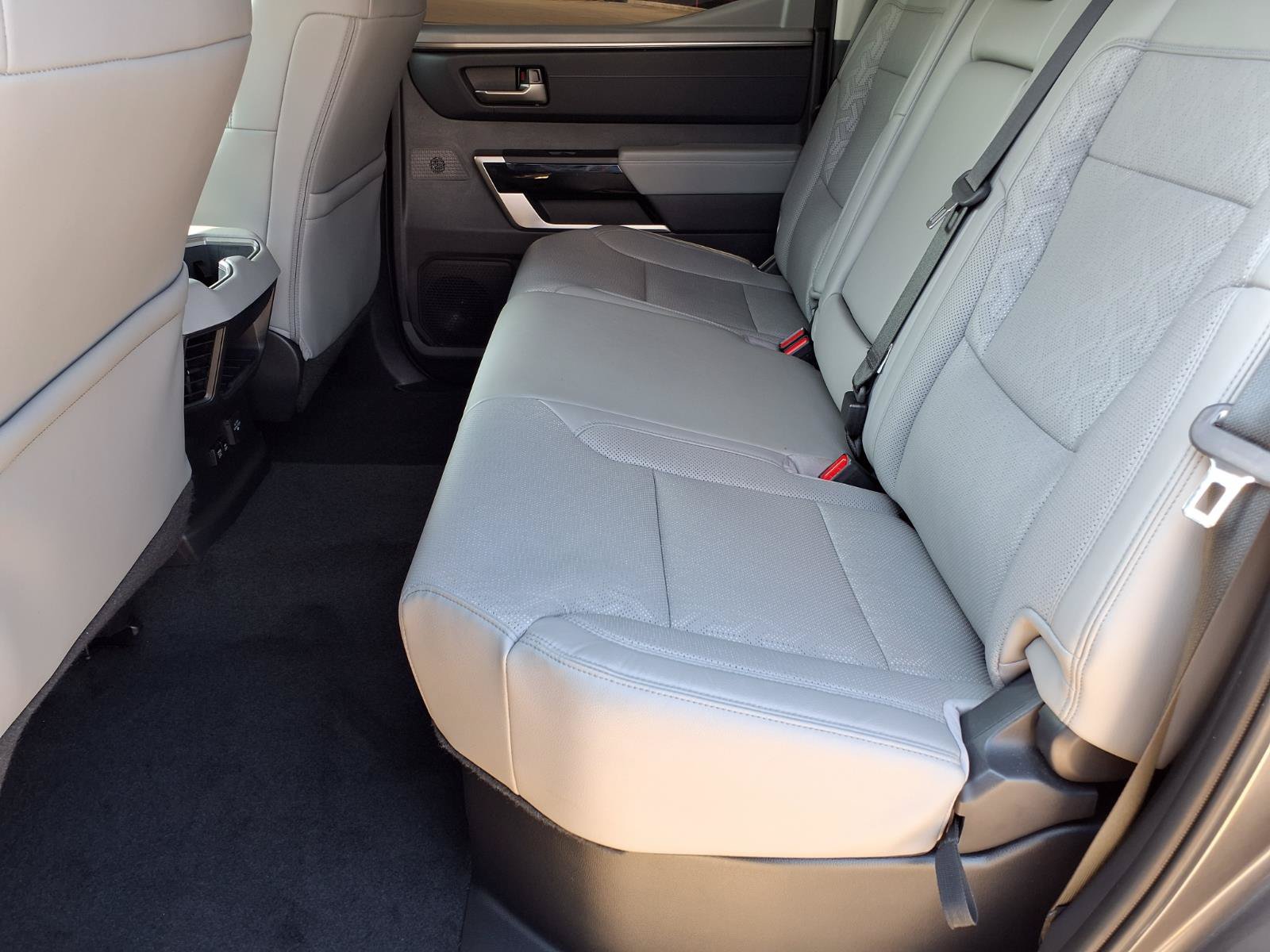 Used 2024 Toyota Tundra Limited w/ Power Package AWD/4WD image 9