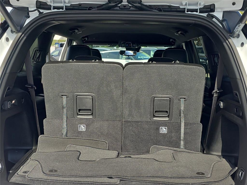 Used 2024 Jeep Grand Cherokee L Limited w/ Black Appearance Package image 27