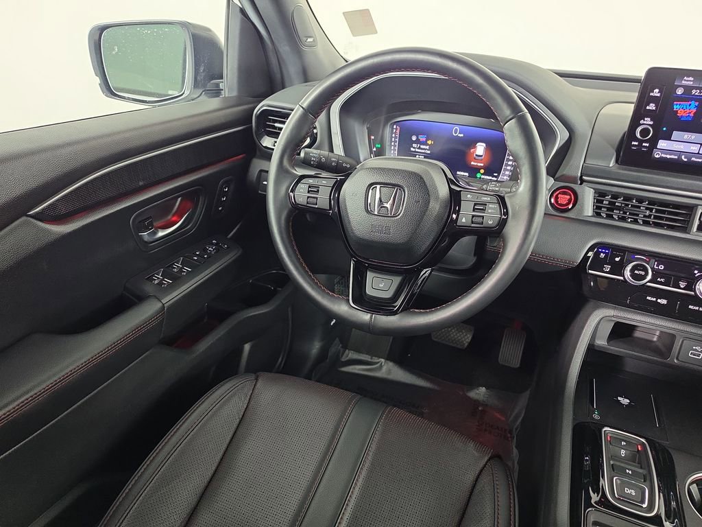 Used 2025 Honda Pilot Black Edition image 28
