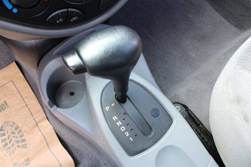 Used 2001 Ford Focus LX FWD image 8