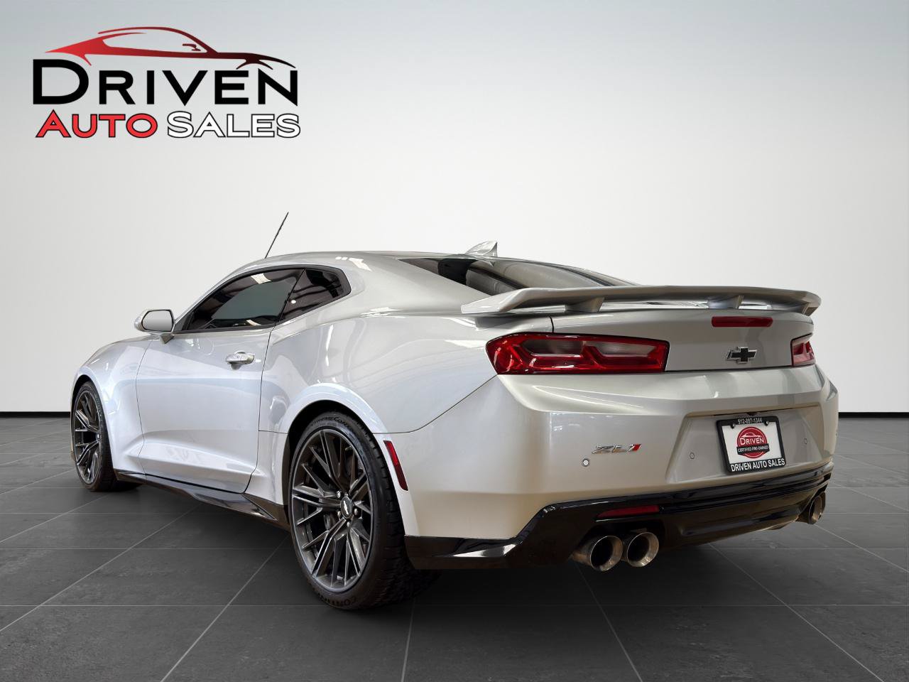 Used 2018 Chevrolet Camaro ZL1 RWD image 3
