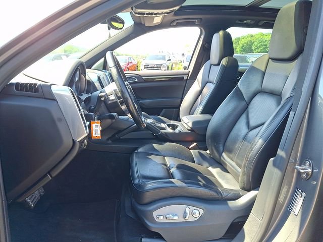 Used 2017 Porsche Cayenne S AWD/4WD image 2