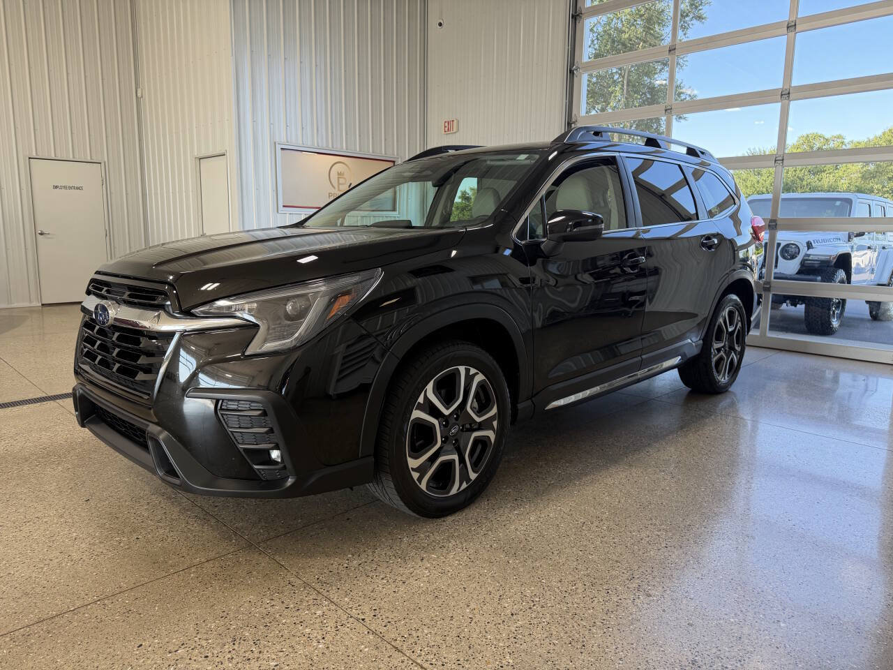 Used 2023 Subaru Ascent Limited AWD/4WD image 4
