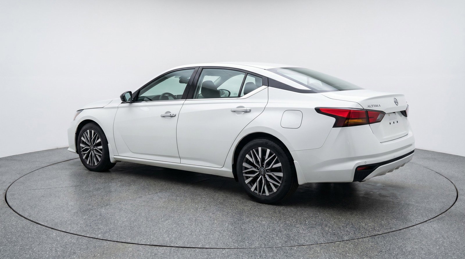 Used 2025 Nissan Altima 2.5 SV FWD image 6