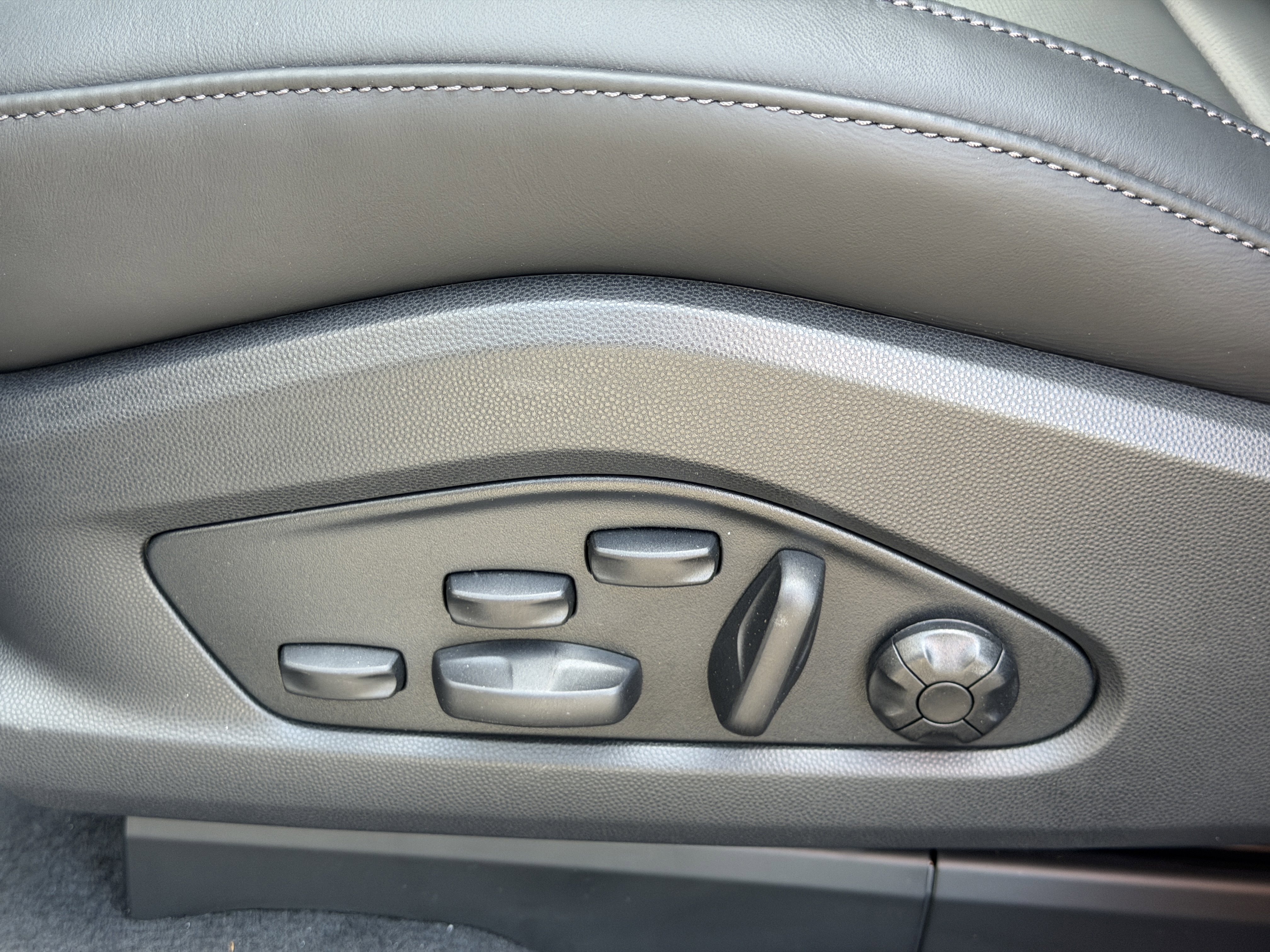 New 2026 Porsche Macan 4S Electric image 24