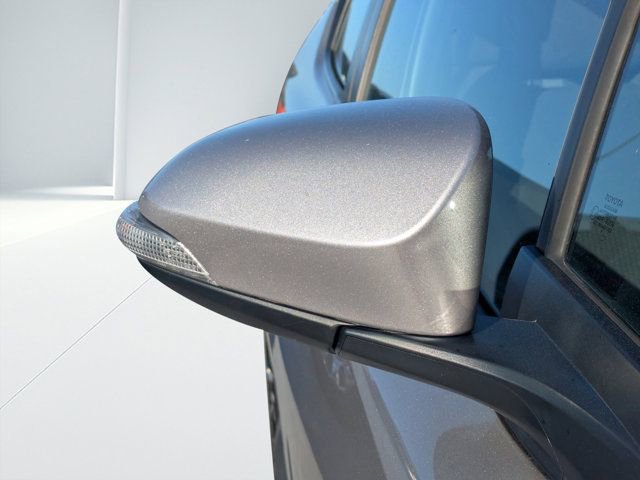 Used 2018 Toyota C-HR XLE image 9