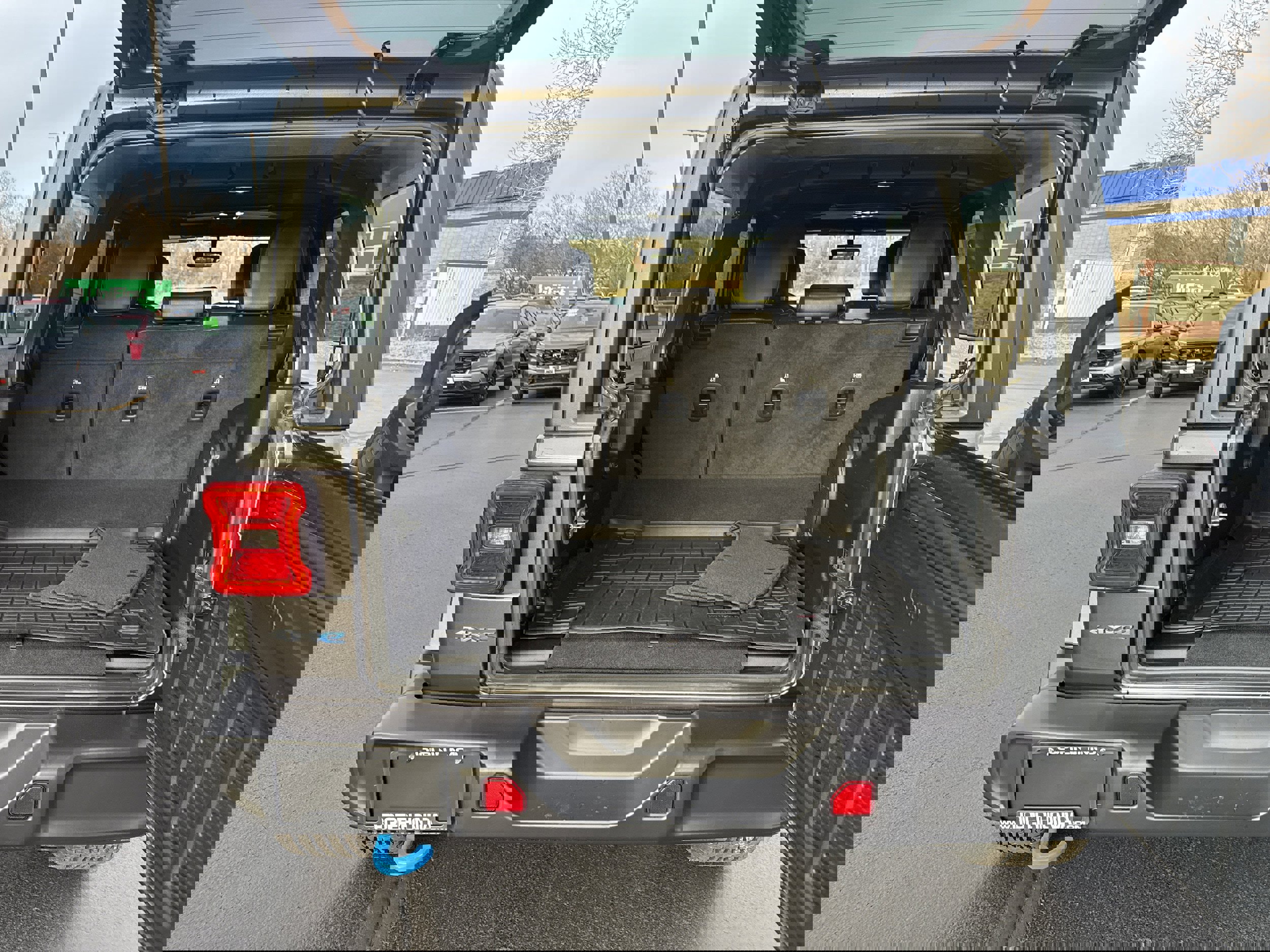 Used 2023 Jeep Wrangler Sahara w/ Cold Weather Group image 10