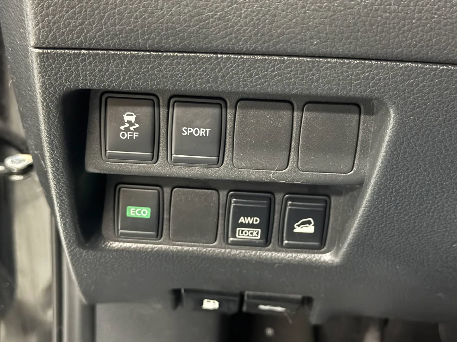 Used 2015 Nissan Rogue S AWD/4WD image 27