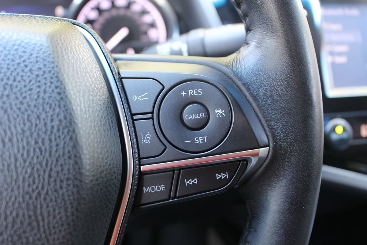 Used 2018 Toyota Camry XLE FWD image 21
