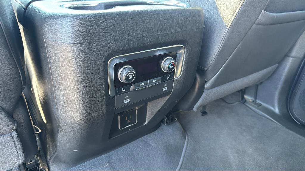 Used 2023 Chevrolet Suburban RST w/ Luxury Package image 17