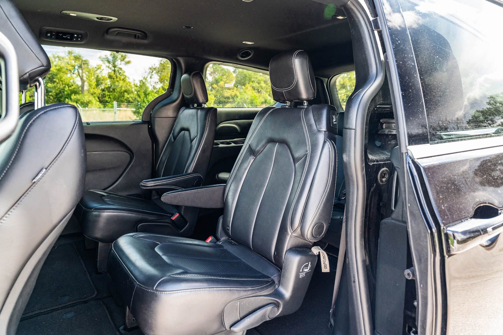 Used 2025 Chrysler Pacifica Select image 22