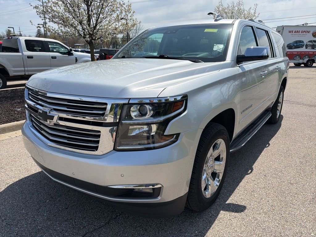 Used 2019 Chevrolet Suburban Premier AWD/4WD image 1